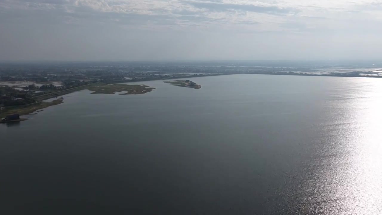 航拍湖南益阳来仪湖国家湿地公园及田野视频素材画面1