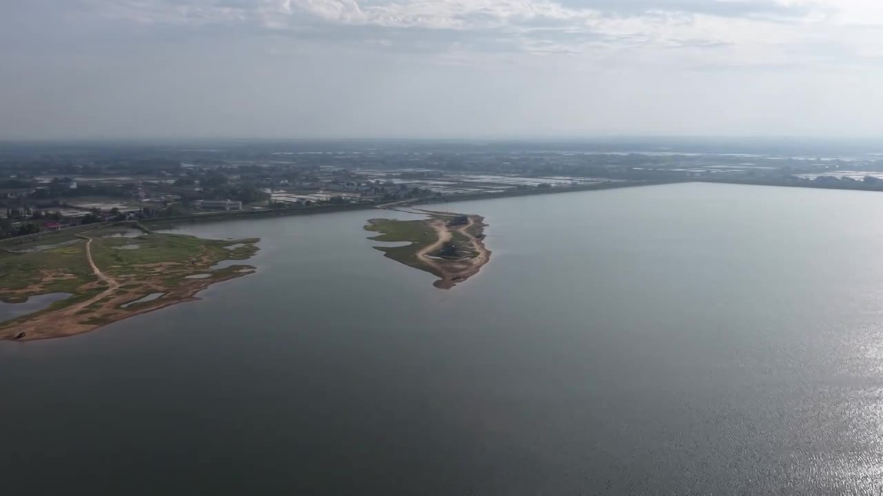 航拍湖南益阳来仪湖国家湿地公园及田野视频素材画面1