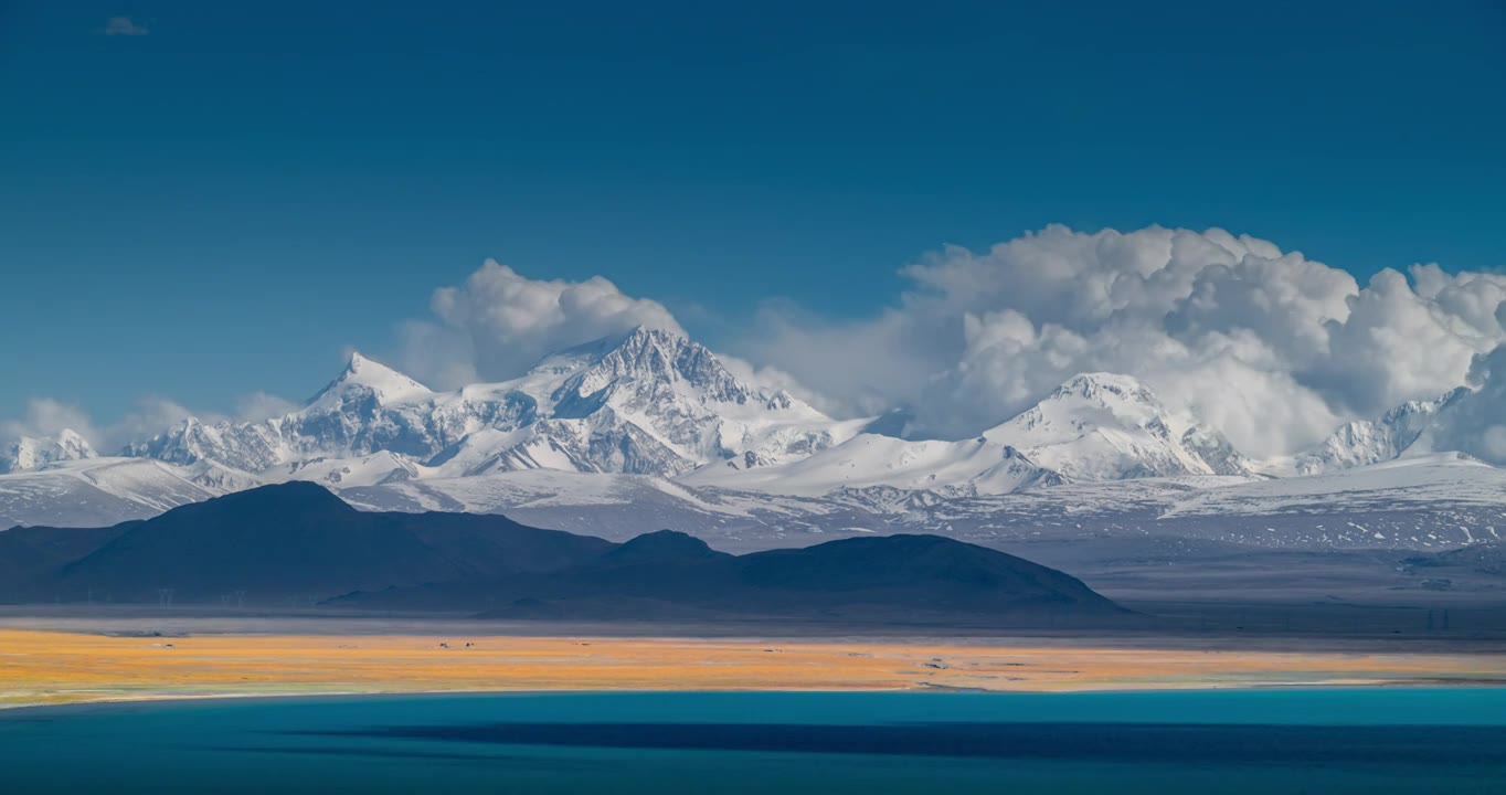 西藏 高原 雪山 希夏邦马峰 湖泊 佩枯措 天空 云 云景 风景 延时摄影视频素材画面1