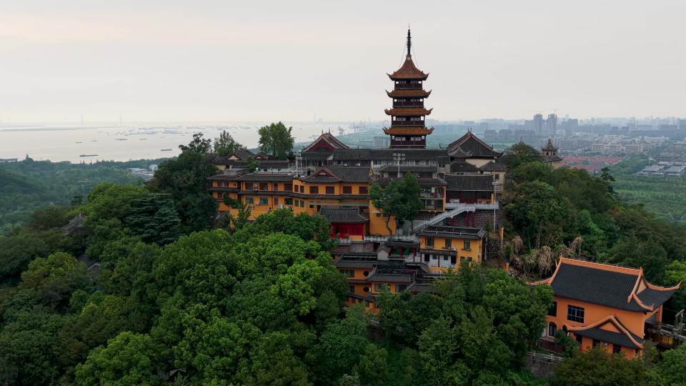 航拍山林古寺全景视频素材画面2