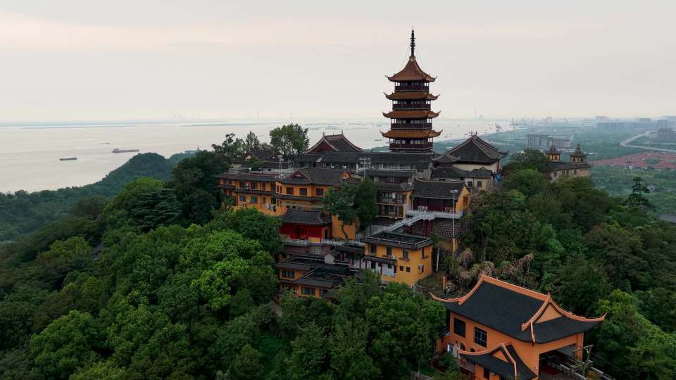 航拍山林古寺全景视频素材画面3