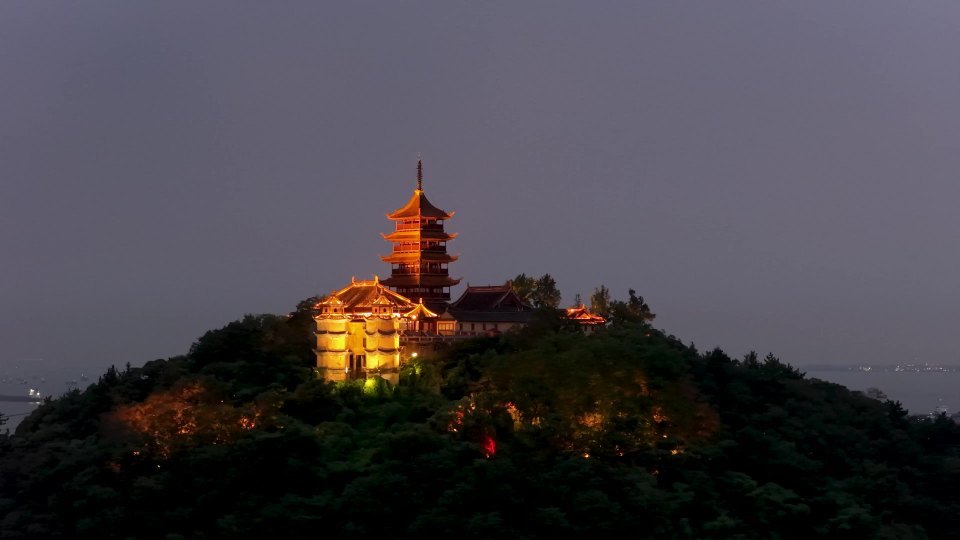 古寺夜景灯光秀视频素材画面2