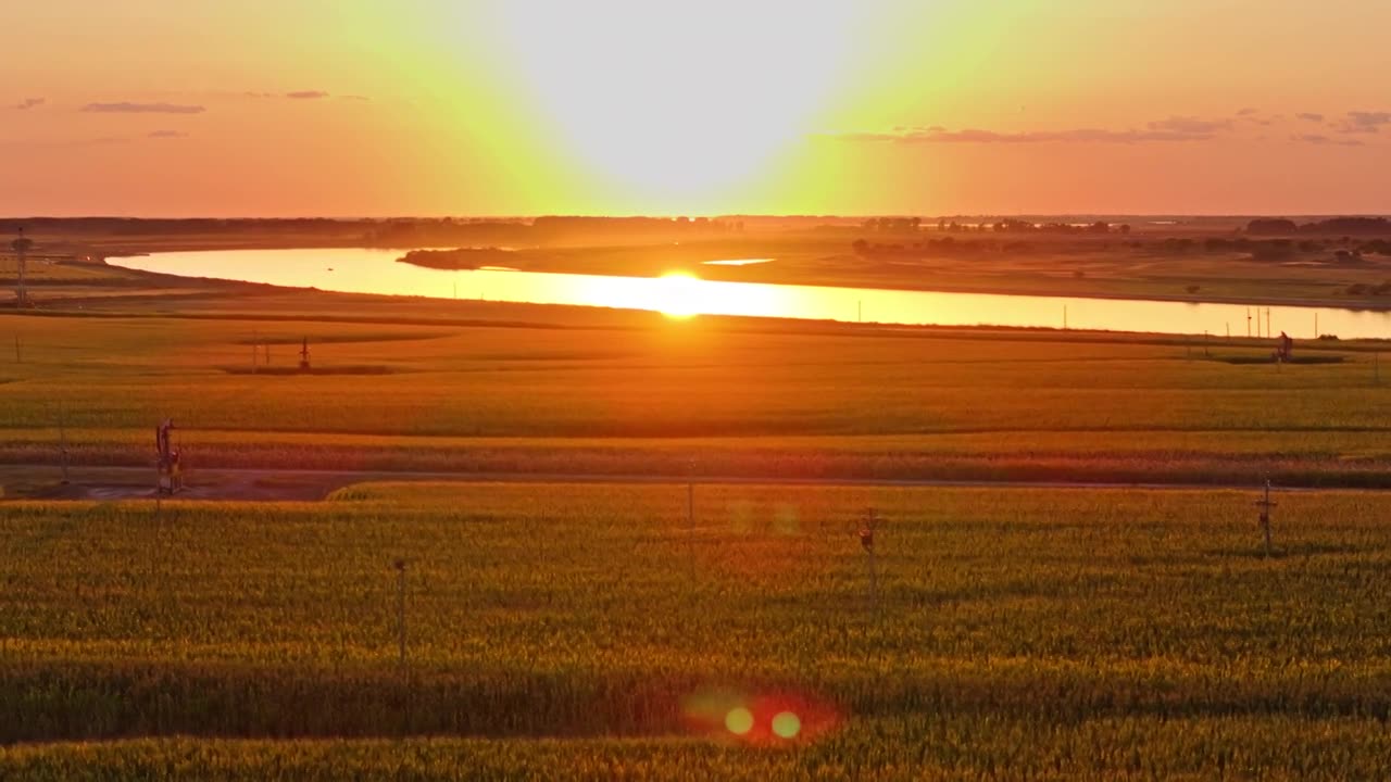 河流日出日落航拍视频素材画面1