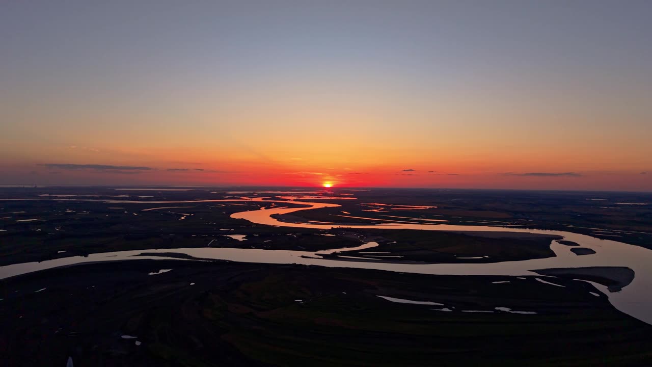 河流日出日落航拍视频素材画面1