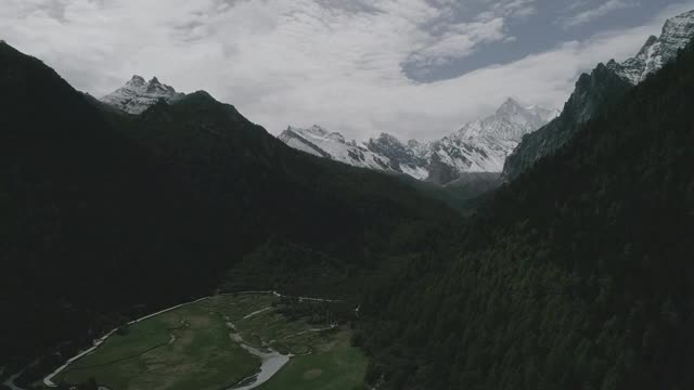 四川省稻城亚丁雪山视频素材