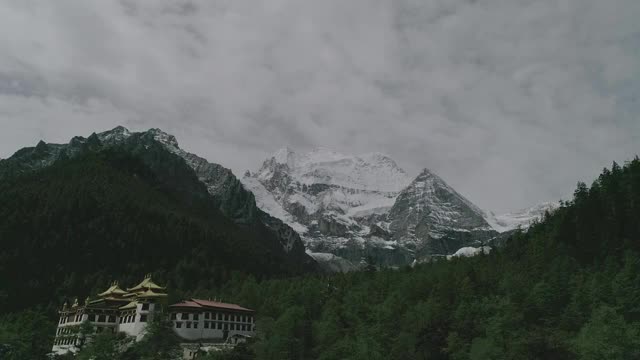 四川省稻城亚丁雪山视频素材