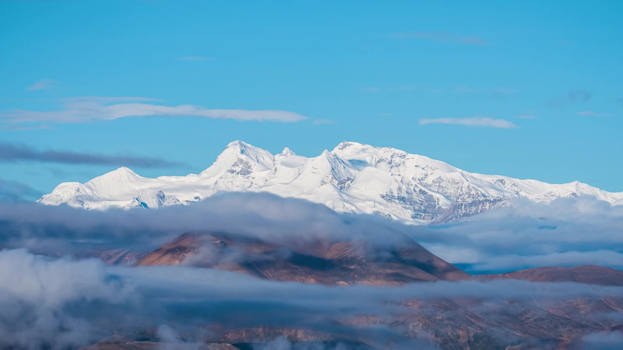 西藏拉布吉康峰雪山延时4K视频素材画面1