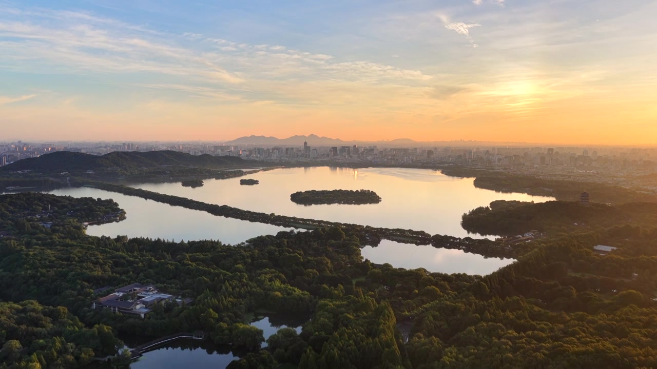 西湖日出全景航拍视频素材画面3