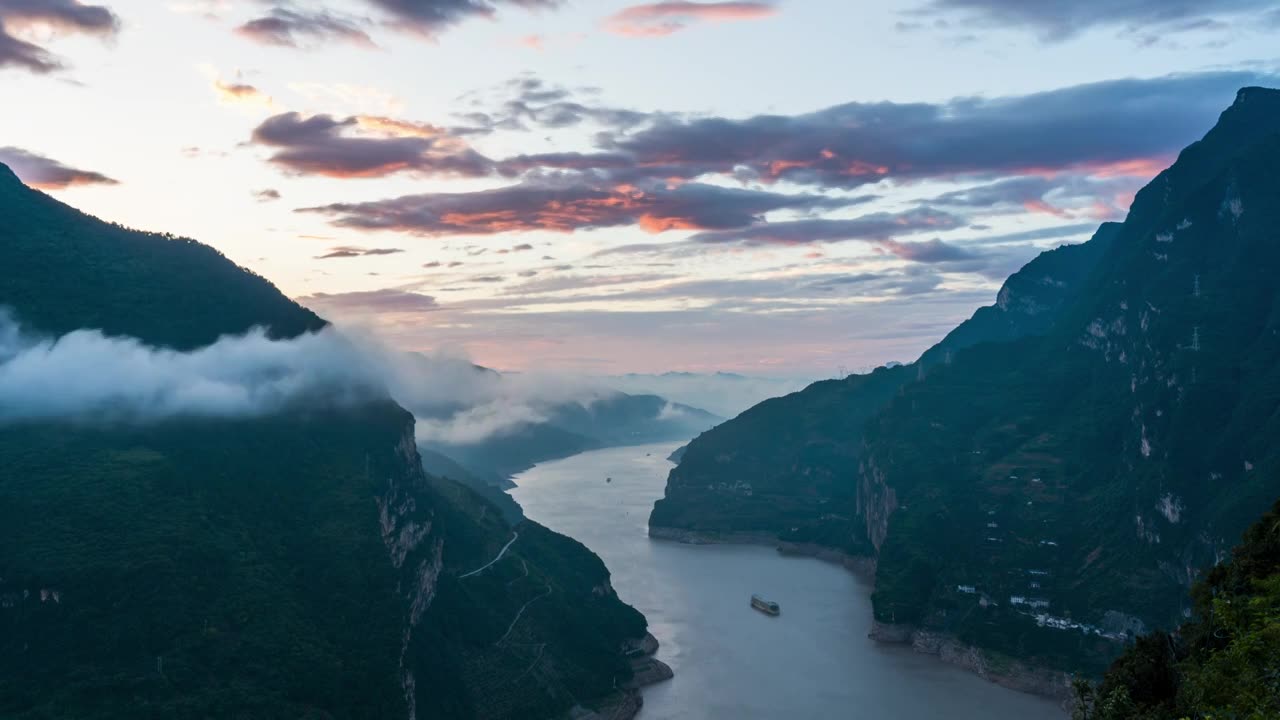 长江三峡航运风光延时视频素材画面1