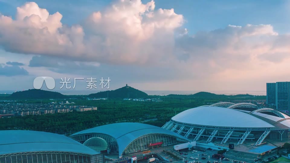 南通中南 远眺支云塔的晚霞视频素材画面1