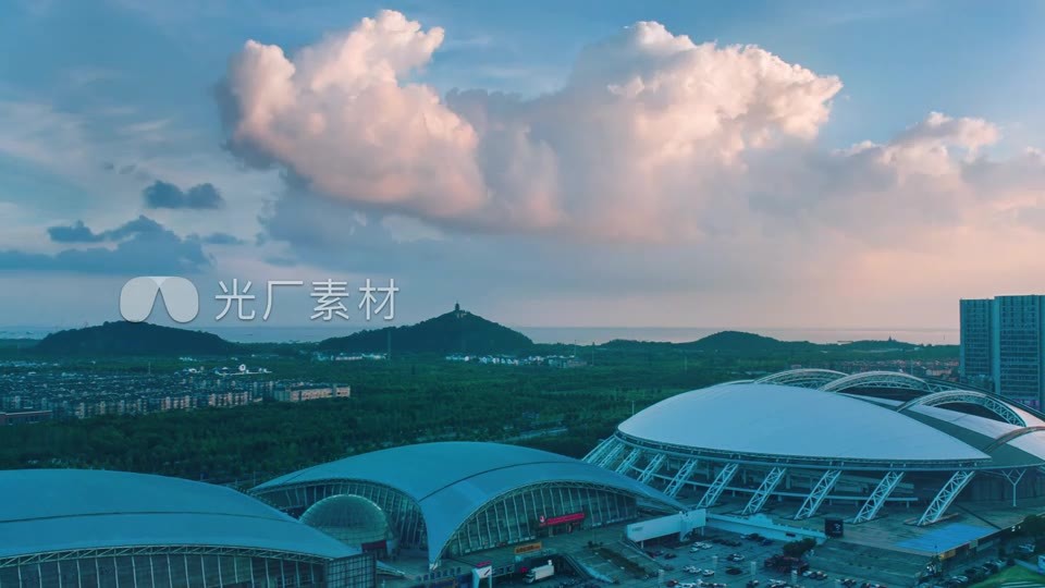 南通中南 远眺支云塔的晚霞视频素材画面2