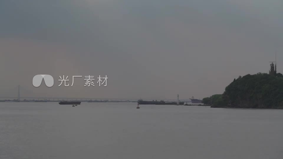 南通 长江水面拍轮船视频素材画面2