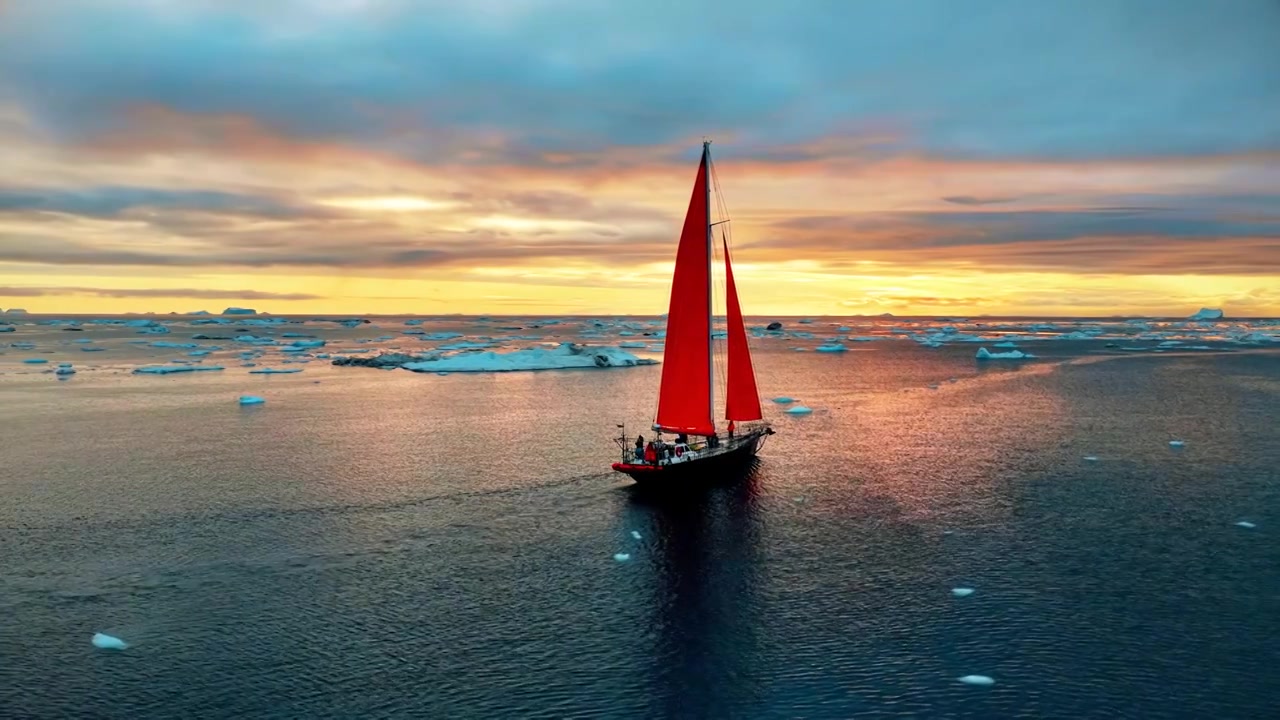 格林兰红帆船视频素材画面4