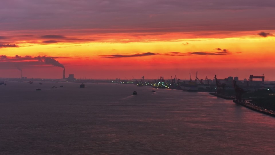 南通滨江公园航拍 长江夜景视频素材画面1