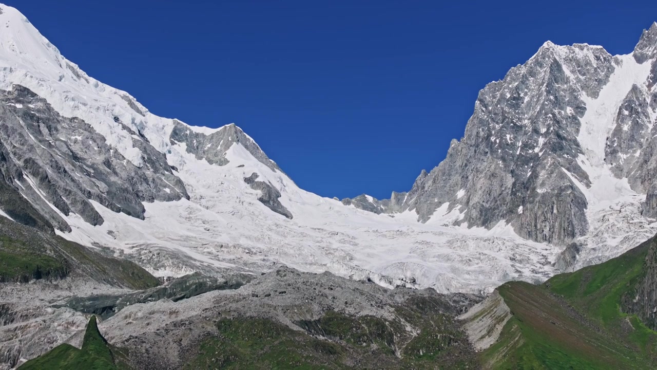 壮丽的雪山冰川风光视频素材画面3