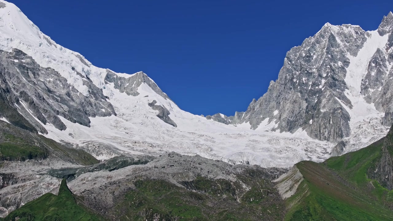 壮丽的雪山冰川风光视频素材画面4