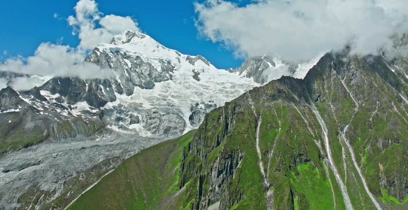 壮丽的雪山冰川风光视频素材画面1