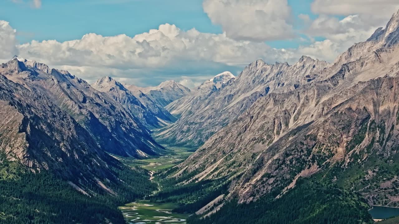 川西高原牧场河谷视频素材画面1
