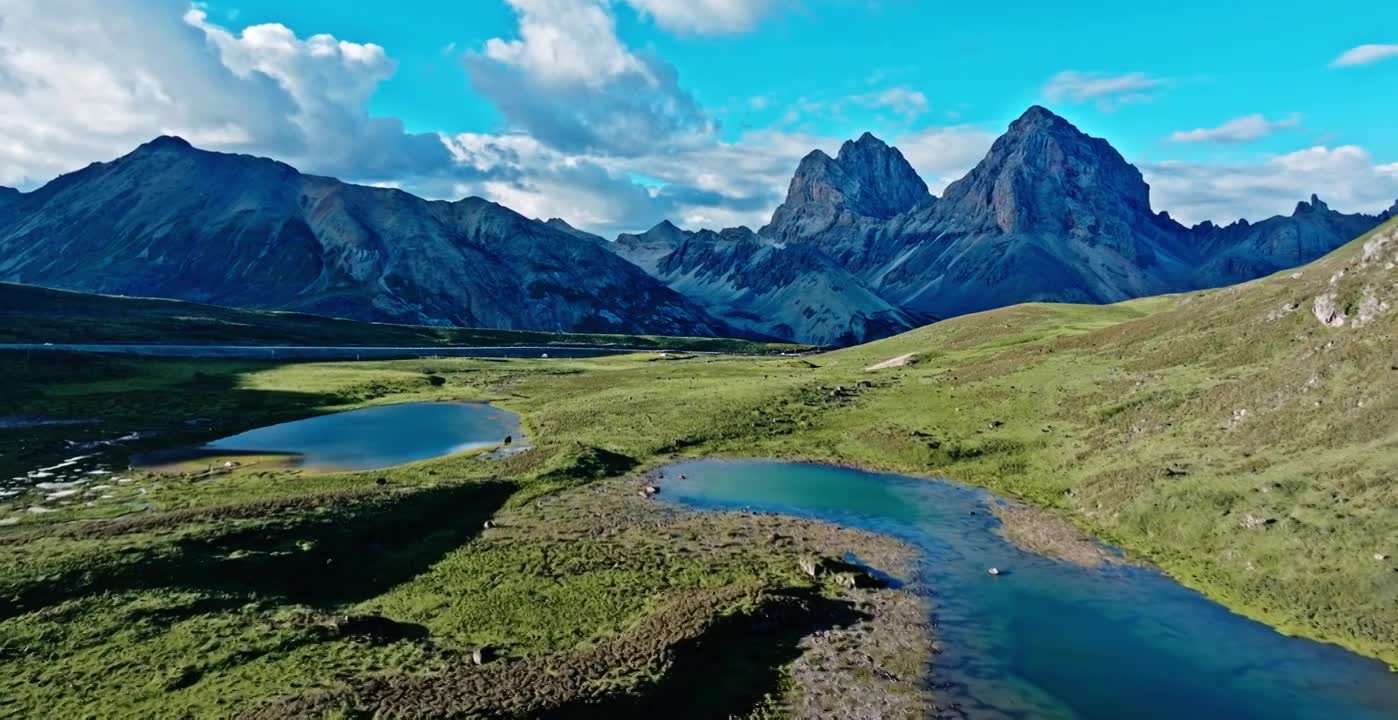 川西格聂双子山视频素材画面1