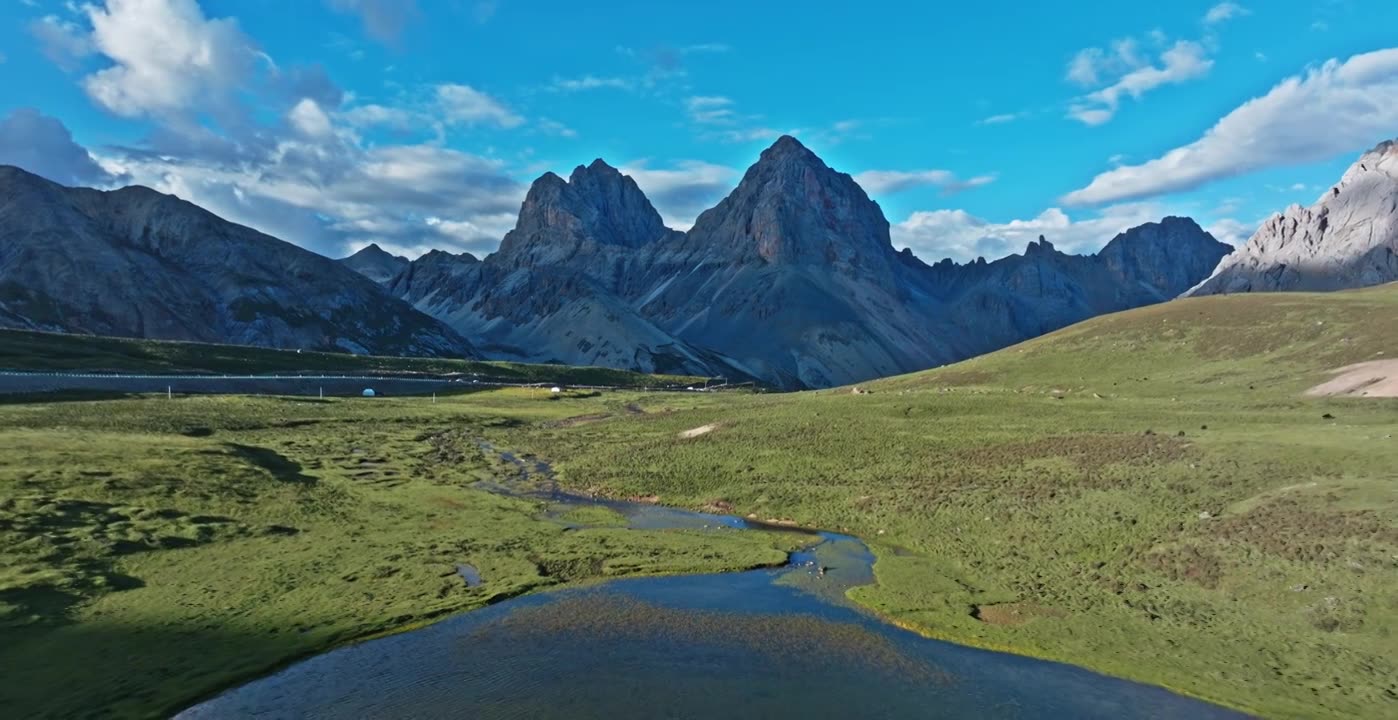 川西格聂双子山视频素材画面1