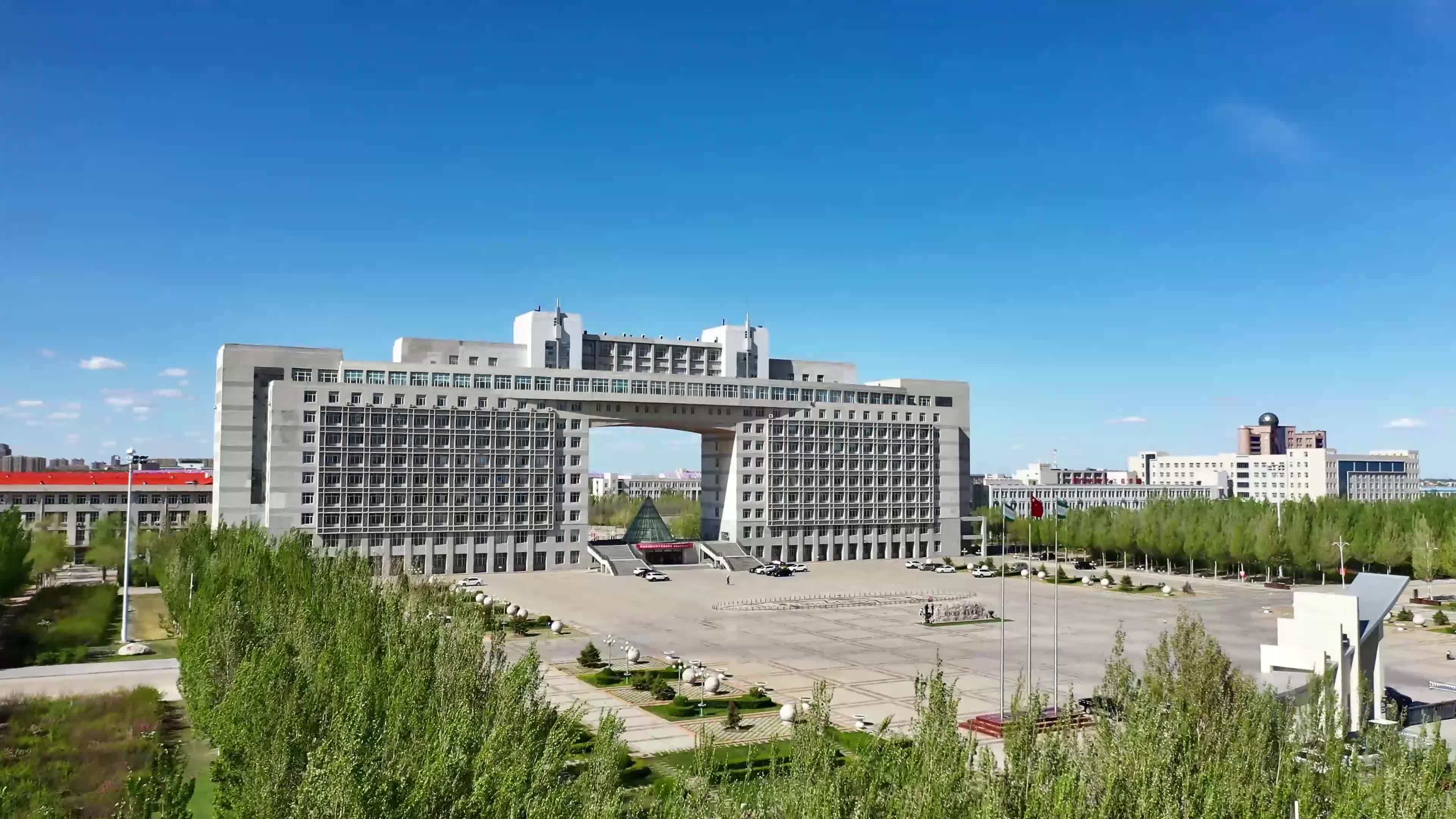 航拍大庆奥体铁人王进喜视频素材画面2