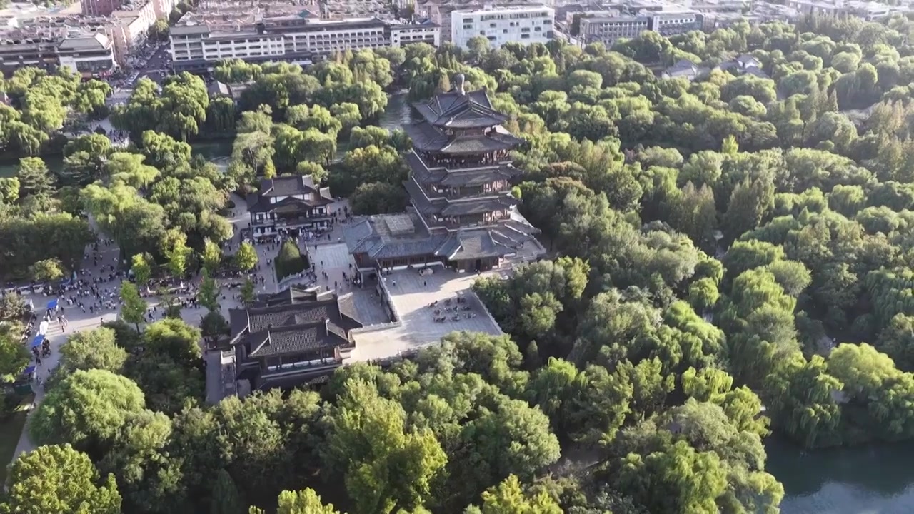 航拍济南大明湖视频素材画面4