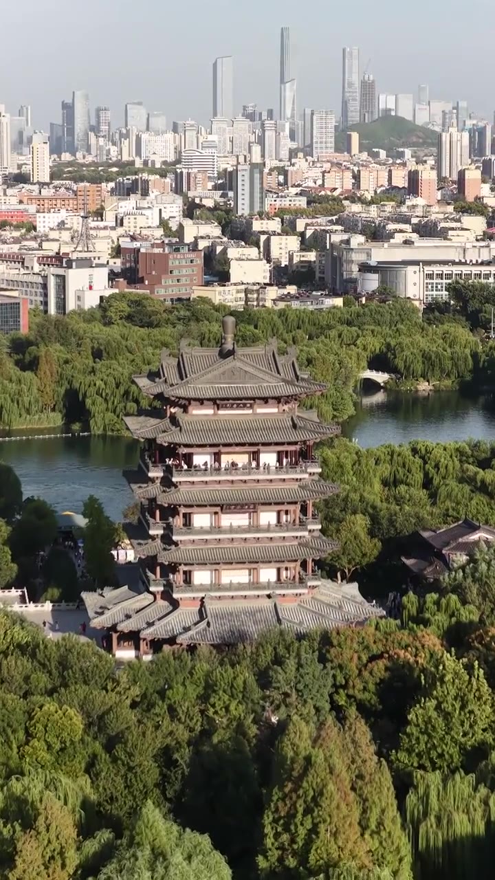 航拍济南大明湖视频素材画面4