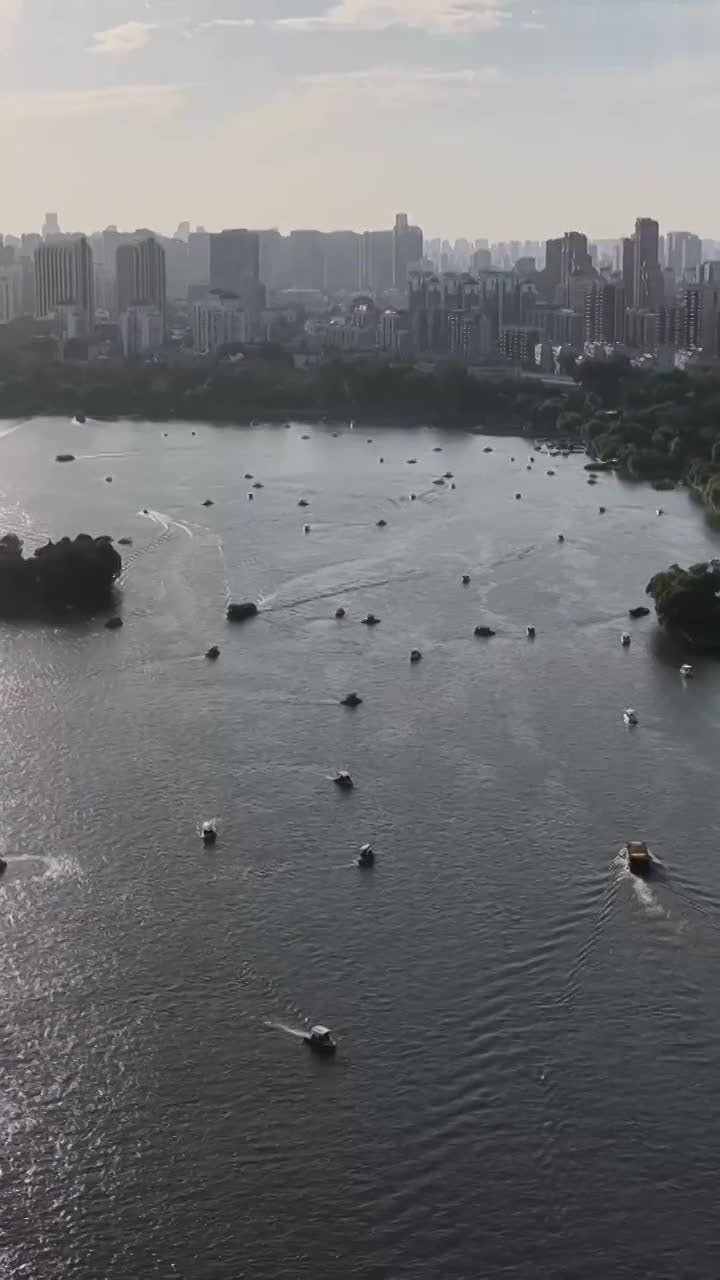 航拍济南大明湖视频素材画面1