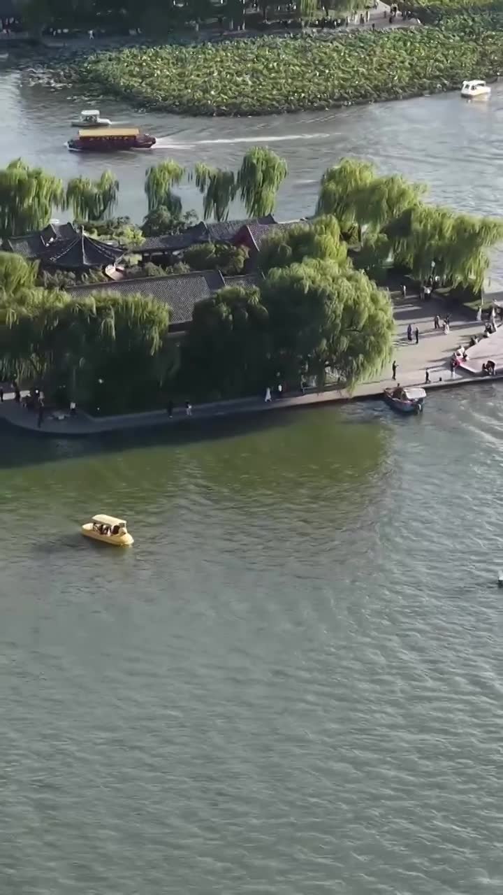 航拍济南大明湖视频素材画面1