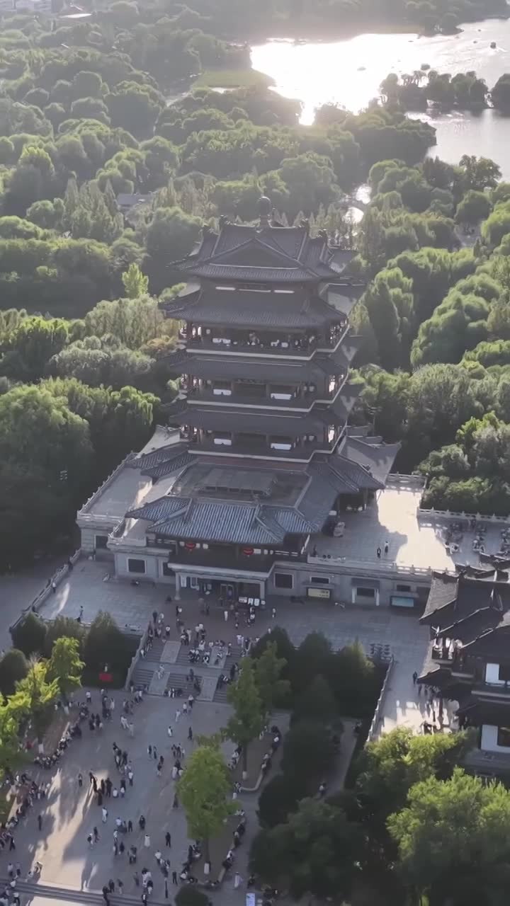 航拍济南大明湖视频素材画面1