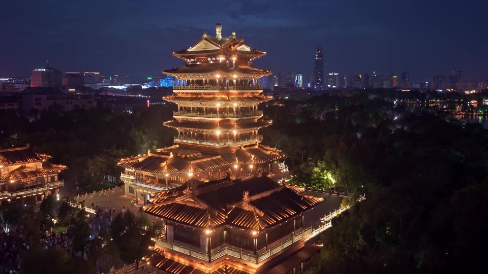 济南超然楼亮灯夜景4K视频素材画面4