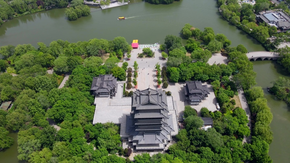 济南大明湖水上园林景观航拍视频素材画面2