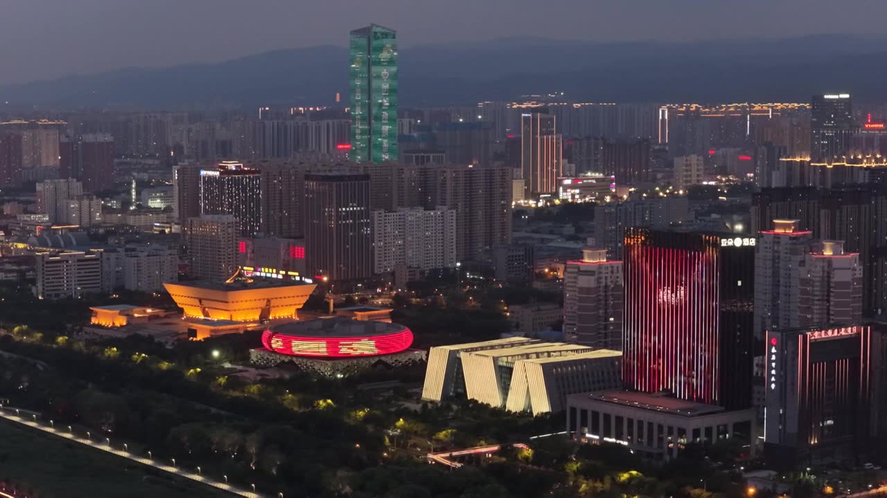 太原博物院商圈夜景视频素材画面1