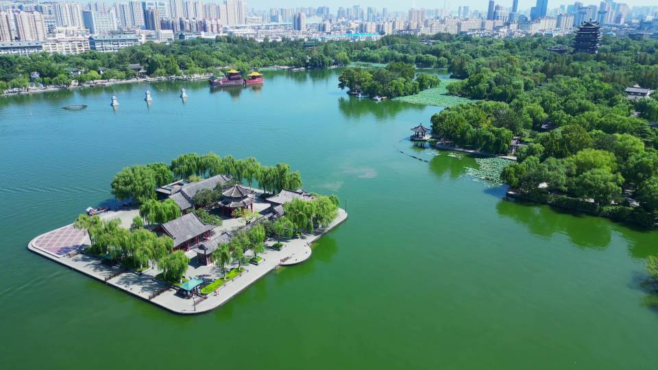 济南大明湖公园航拍【4K60】视频素材画面1