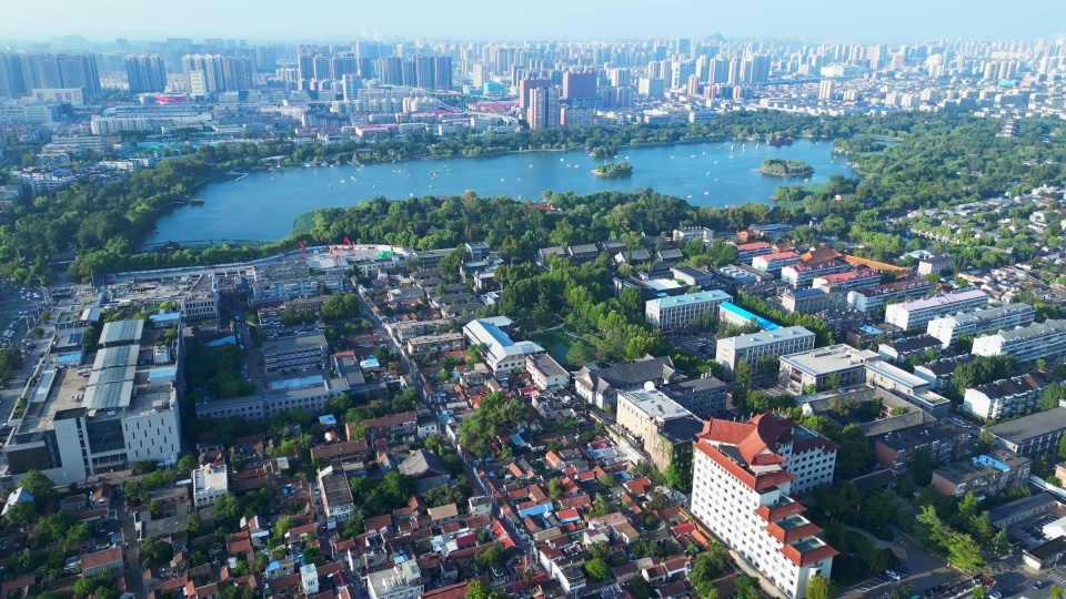 济南大明湖城市风光航拍【4K60】视频素材画面1