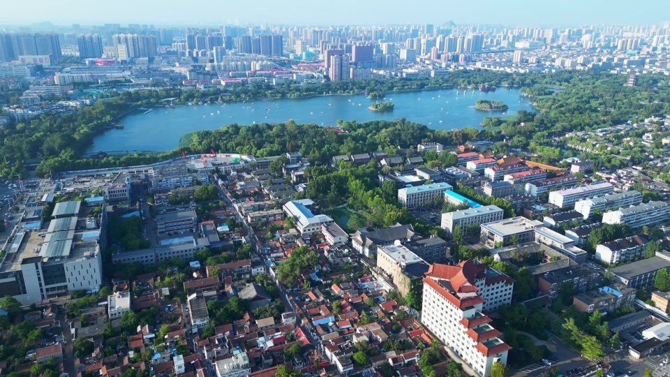 济南大明湖城市风光航拍【4K60】视频素材画面2