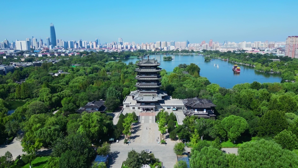 济南大明湖超然楼航拍【4K60】视频素材画面2