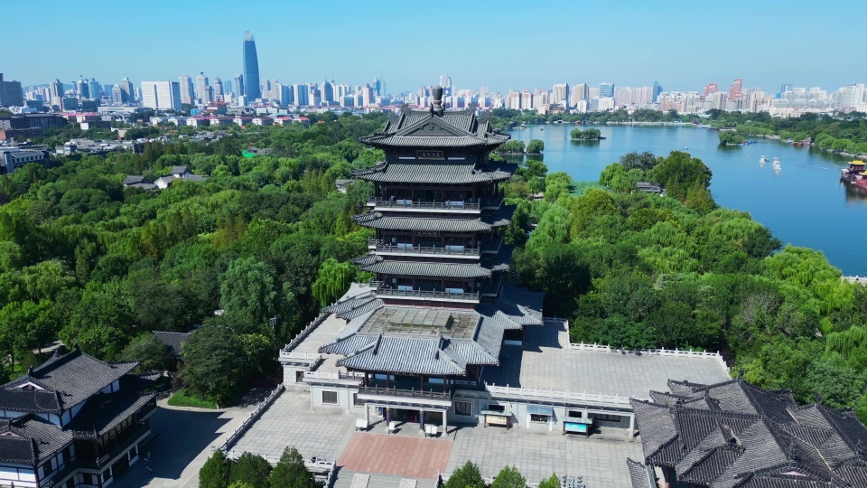 济南大明湖超然楼航拍【4K60】视频素材画面1