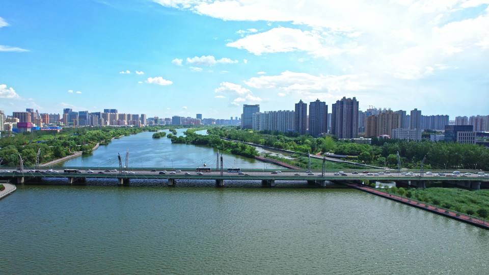 4K原创 山西太原南内环汾河桥梁航拍城市视频素材画面1