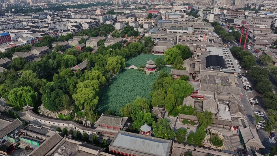 河北省保定市莲池区古莲花池航拍视频素材画面1