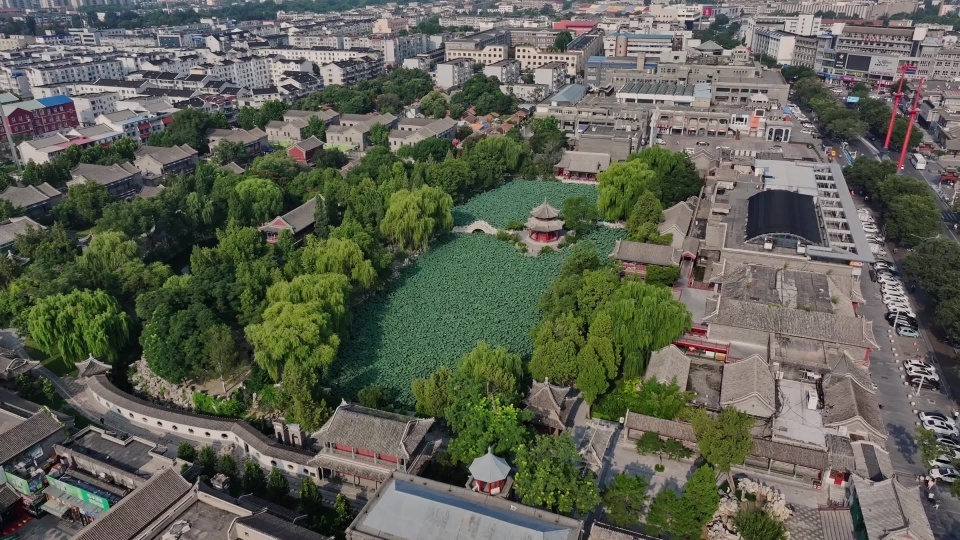 河北省保定市莲池区古莲花池航拍视频素材画面2