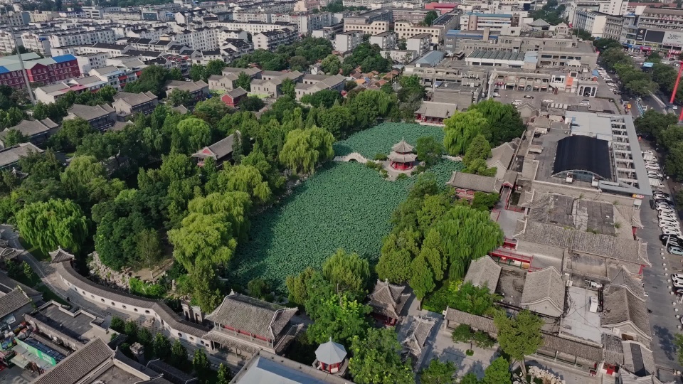 河北省保定市莲池区古莲花池航拍视频素材画面3