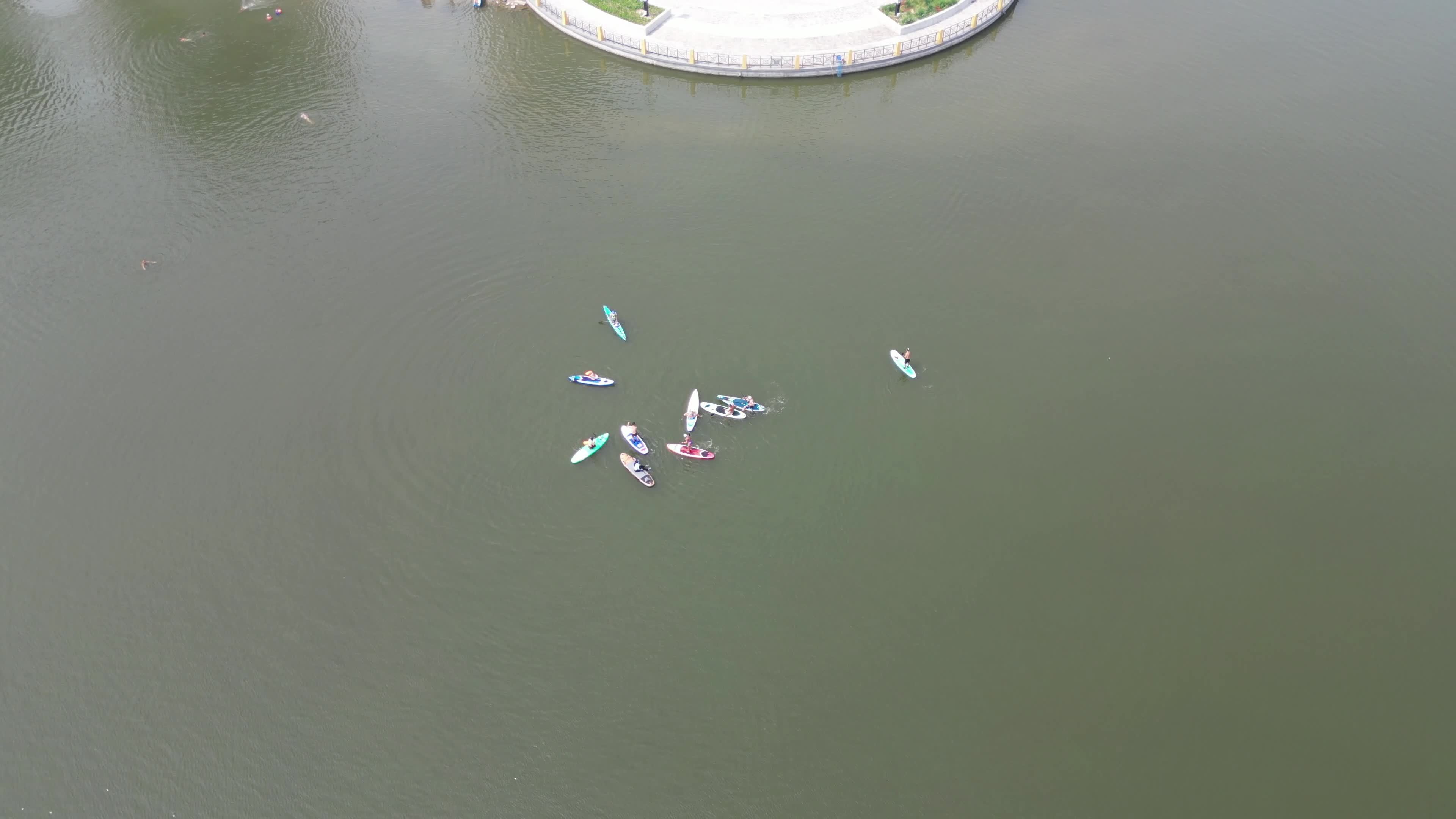 大庆让胡路区新潮湖单桨船视频素材画面1