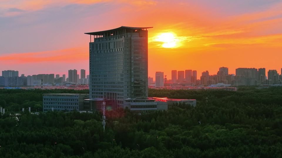 大庆油田公司办公楼视频素材画面1
