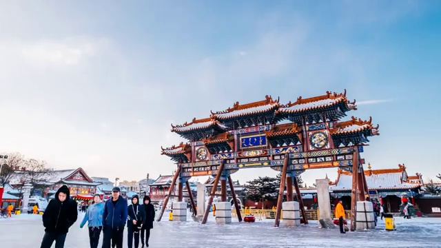 中国内蒙古呼和浩特大召寺牌坊雪景延时摄影视频素材