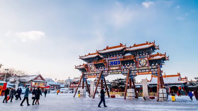 中国内蒙古呼和浩特大召寺牌坊雪景延时摄影视频素材