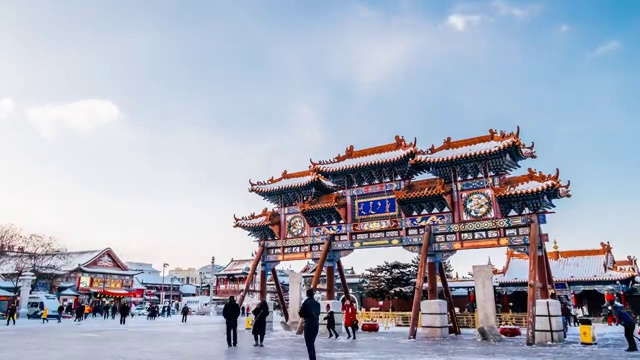 中国内蒙古呼和浩特大召寺牌坊雪景延时摄影视频素材