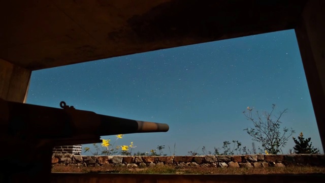白翎岛的星空和石墙(它位于韩国最北端)视频素材画面2