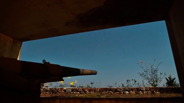 白翎岛的星空和石墙(它位于韩国最北端)视频素材画面3