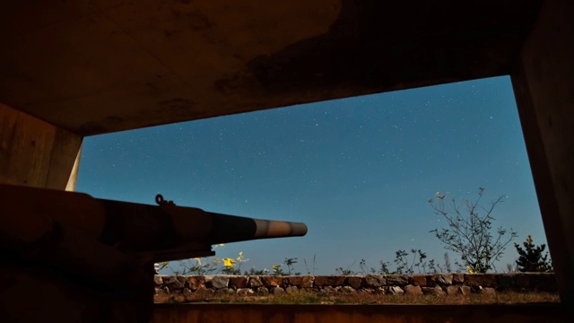 白翎岛的星空和石墙(它位于韩国最北端)视频素材画面4